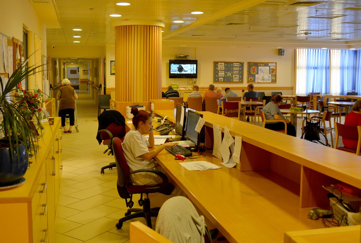 תחנת אחות במחלקה לתשושי נפש
